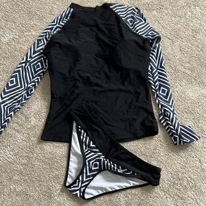 New with tags long sleeve bathing suit sz M